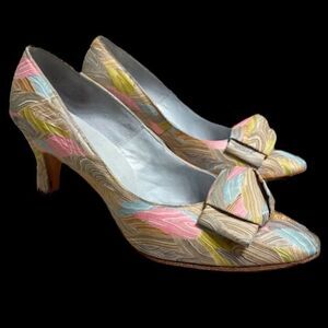 Vintage 70’s I. Magnin Silk Green Brown Pattern Heeled Pumps with bow Size 6B